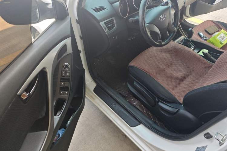 Used Hyundai Elantra (5th Generation / Langdong) 2012 1.6L Manual Leading Model