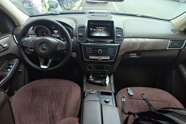 Used Mercedes-Benz GLE 2016 GLE 320 4MATIC Dynamic Edition Center Console