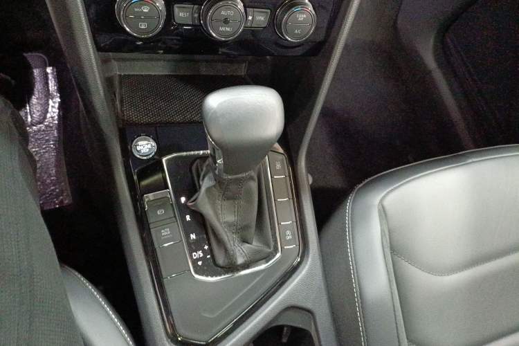 Used Volkswagen Tiguan L 2021 330TSI Automatic Two-Wheel Drive Smart Edition