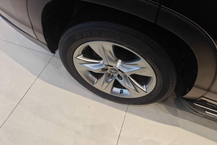 Used Toyota Highlander 2018 2.0T Two-Wheel Drive Luxury Edition 7 Seats China VI Standard
