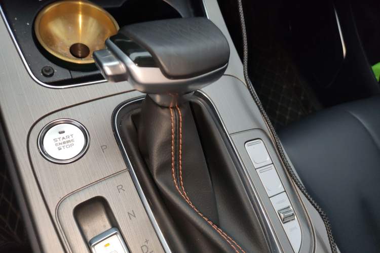 Used CHANGAN OSHAN X7 2020 1.5T Automatic Luxury Model Gear Lever