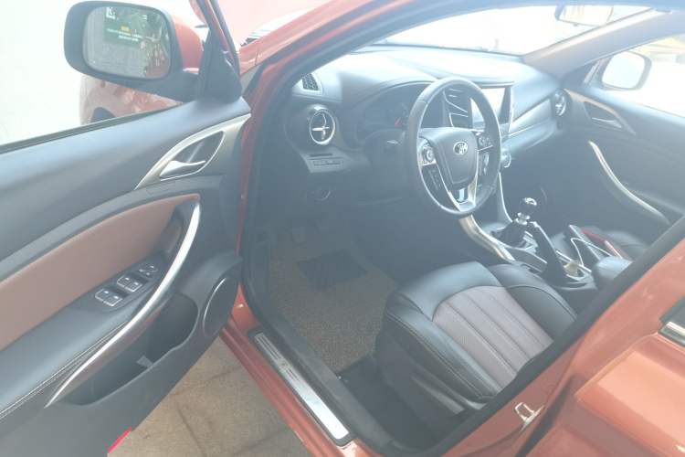 Used BYD Song 2016 GaiShi Edition 1.5TI Manual Elite Model
