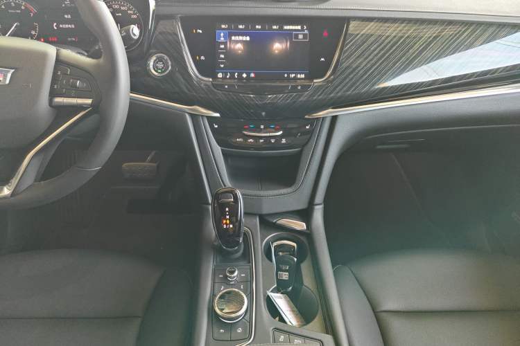 Used Cadillac XT6 2022 2.0T 7-Seater Two-Wheel Drive Luxury Version Audio And AC Panel