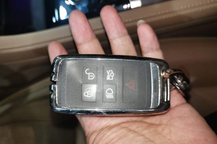 Used Jaguar XFL 2024 2.0T P250 Two-Wheel Drive Prestige Luxury Edition Vehicle Key