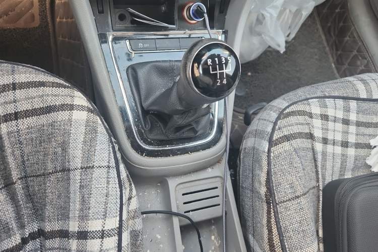 Used Volkswagen Bora 2014 1.6L Manual Fashion Edition Gear Lever