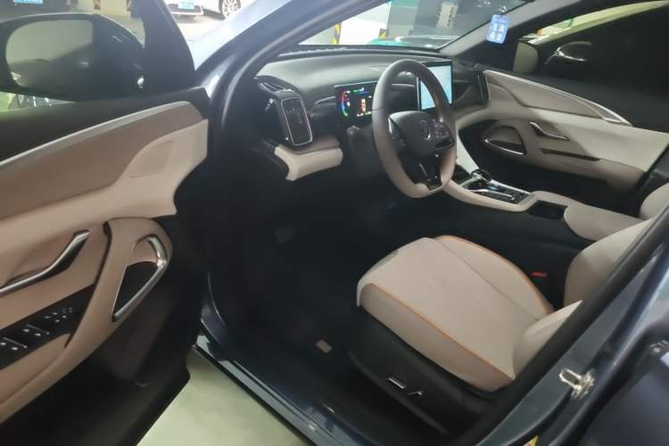 Used BYD Song Pro New Energy 2024 HONOR Edition DM-i 71KM Navigation Model
