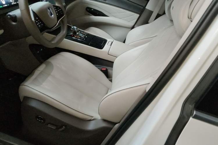 Used Denza D9 2022 DM-i 970 Four-Wheel Drive Prestige Model