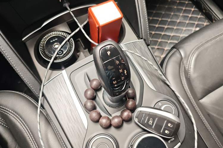 Used Alfa Romeo Stelvio 2017 2.0T 200HP Luxury Edition Gear Lever