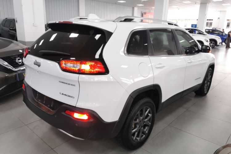 Used Jeep Cherokee 2020 2.0L Two-Wheel Drive Classic Sports Edition