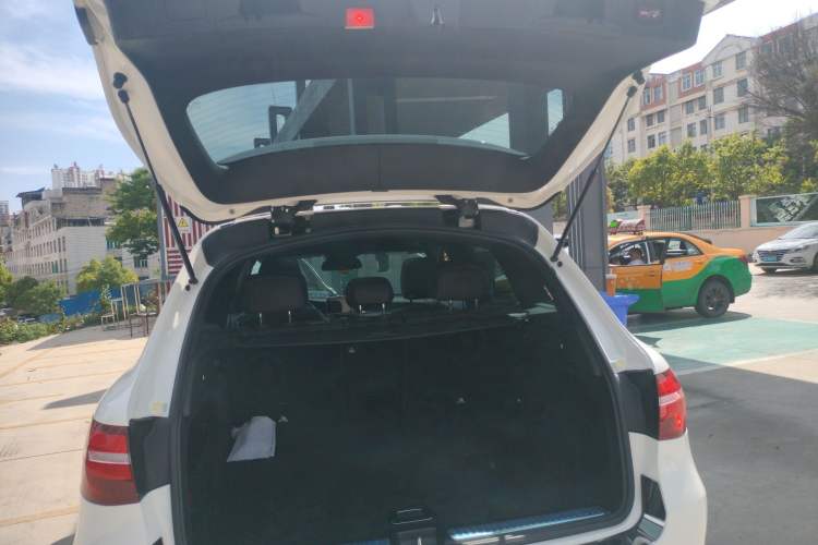 Used Mercedes-Benz GLC 2017 GLC 260 4MATIC Luxury Model