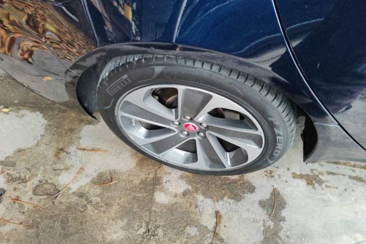 Used Jaguar XFL 2021 XFL 2.0T P200 Two-Wheel-Drive Elite Luxury Edition Right Rear Wheel Hub