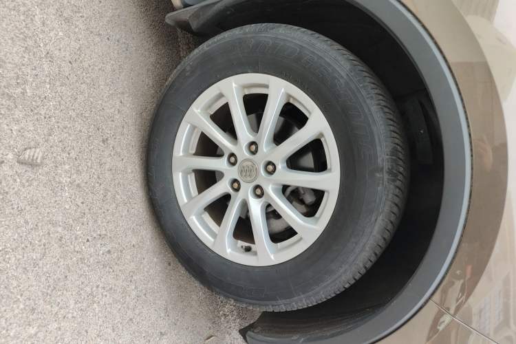 Used Buick Envision 2017 20T Two-Wheel Drive Elite Version Right Front Wheel Hub