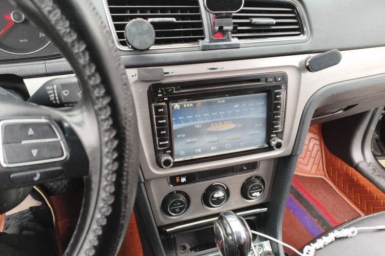 Used Volkswagen Lavida 2013 Revised Version 1.4 TSI DSG Luxury Edition Audio And AC Panel