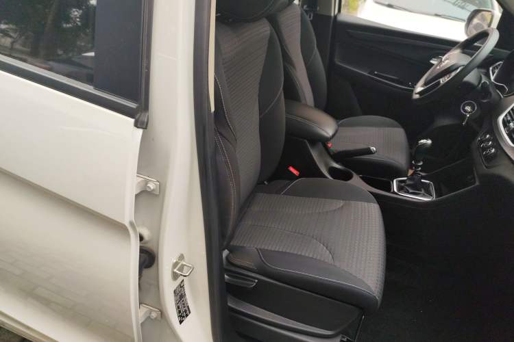 Used Baojun 730 2021 1.5L Manual Fashion Version 7 Seats Right Front Seat