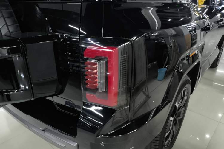 Used Formula Leopard 8 2025 Smart & Brave Flagship Edition 7 Seats