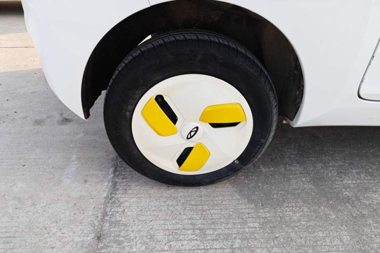 Used Chery QQ Ice Cream 2022 170km Sundae Phosphate Lithium-Ion