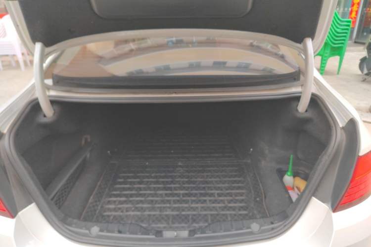 Used BMW 5 Series 2014 520Li Elegant Model
