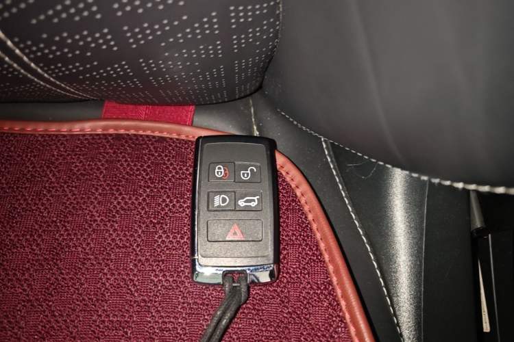 Used Land Rover Range Velar 2022 250 PS Sparkling Heritage Edition Interior 1