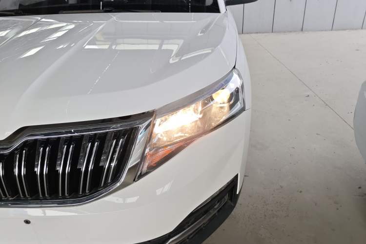 Used Skoda Kamiq 2022 1.5L Automatic Comfort Edition Left Front Headlight