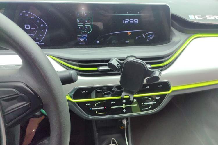 Used CHANGAN Benni E-Star 2022 Qingxin Edition Colorful Model Lithium-NMC