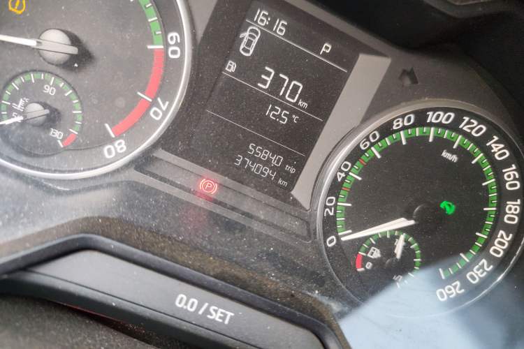 Used Skoda Octavia 2018 1.6L Automatic Comfort Edition Odometer Close Up