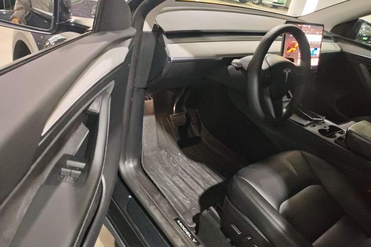 Used Tesla Model Y 2024 Long-Range All-Wheel-Drive Version
