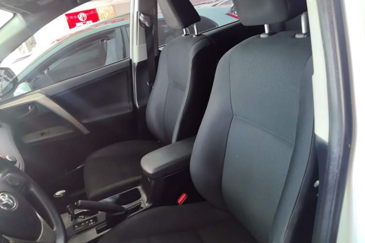 Used Toyota RAV4 2015 2.0L CVT Two-Wheel Drive Fashion Edition
