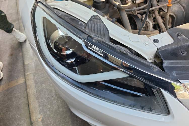 Used Chery Arrizo 7 2015 1.6L CVT ZhiShang Edition Right Front Headlight