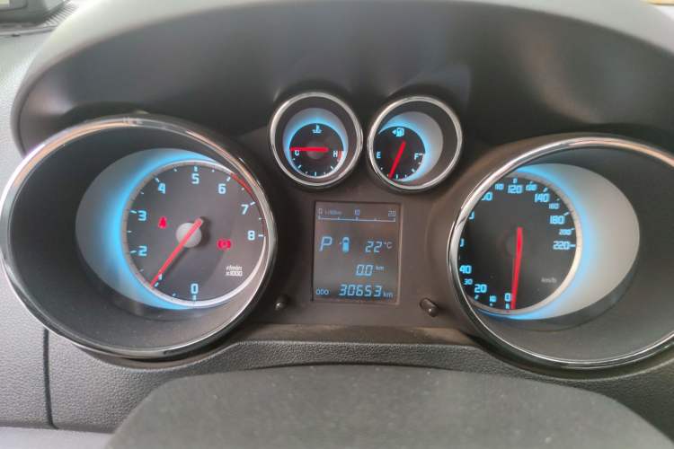 Used CHANGAN CS35 2014 1.6L Automatic Luxury Model China IV Standard
