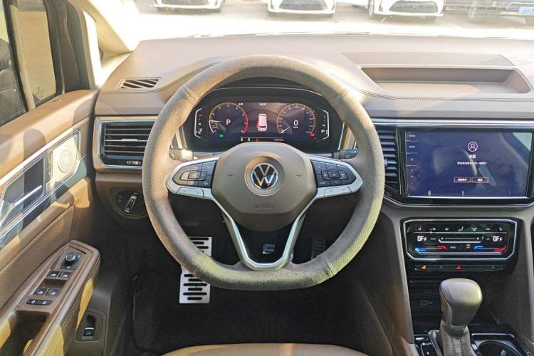 Used Volkswagen Viloran 2020 330TSI Luxury Edition
