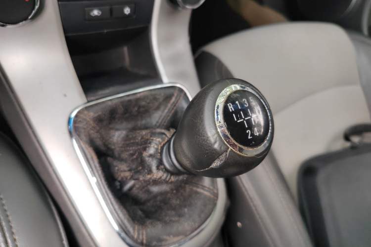 Used Chevrolet Cruze 2013 1.6L SE MT Gear Lever