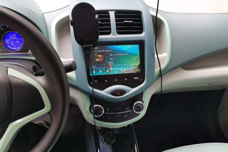 Used CHANGAN Benni E-Star 2021 National Edition Colorful Version Lithium Iron Phosphate (31.86 kWh) Audio And AC Panel