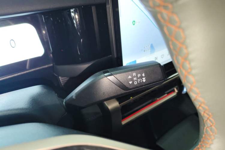 Used iCAR 03 2024 501km Four-wheel Drive Long-Range Advanced Version Gear Lever