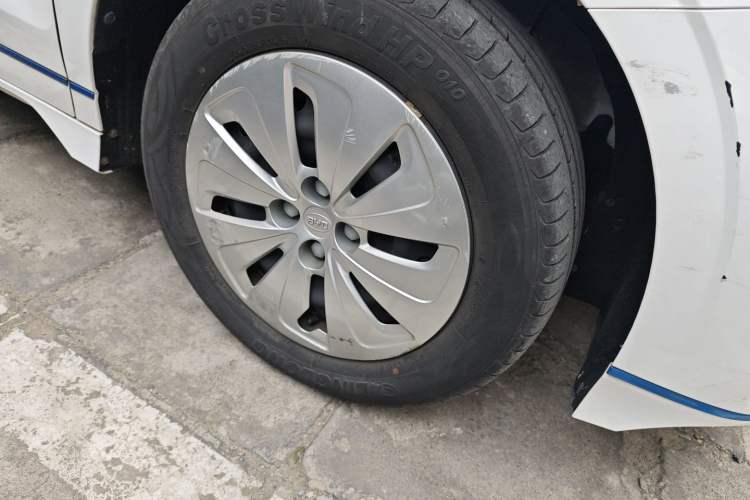 Used BYD e2 2019 Standard Range Version – Yue·Standard Model Right Front Wheel Hub