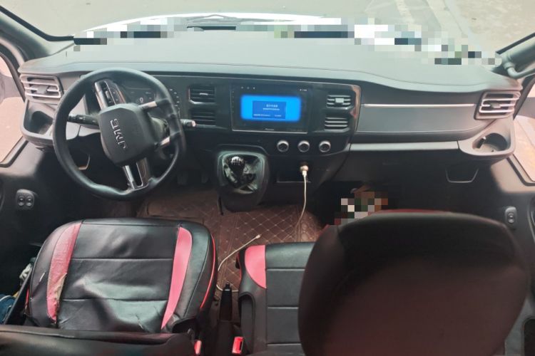 Used JMC Fushun 2023 2.0T Manual Short-Wheelbase Mid-Height Commercial Multi-Purpose 5-Seater Passenger Vehicle Center Console