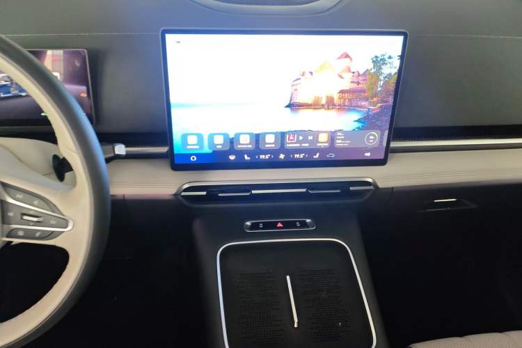 Used VOYAH Dream 2025 PHEV Four-Wheel-Drive Flagship Version – Qiankun Edition
