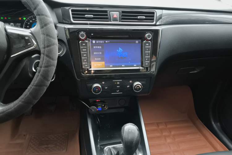 Used Dongfeng Fengon 580 2017 1.8L Manual Comfort Model Audio And AC Panel