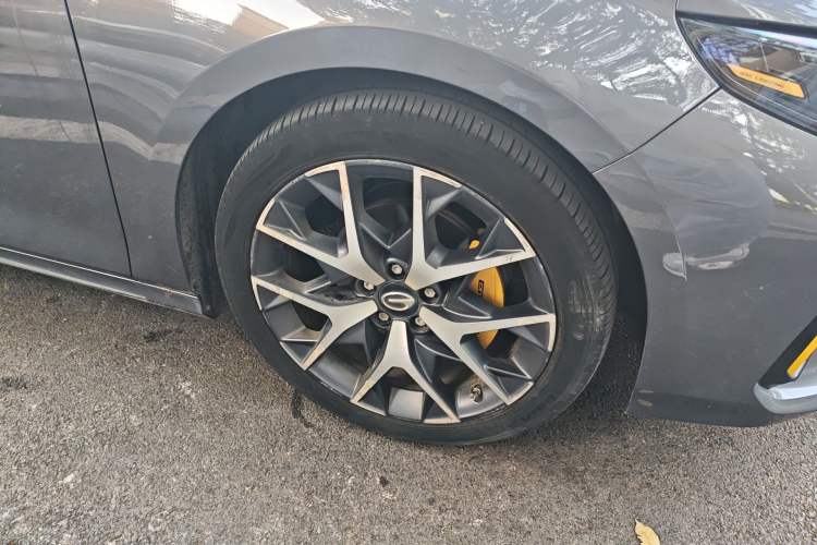 Used GAC Trumpchi EMPOW 2021 270T DCT J15 Version Right Front Wheel Hub