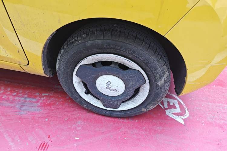 Used Wuling Hongguang MINIEV 2021 Macaron Premium Model – Lithium Iron Phosphate Right Front Wheel Hub
