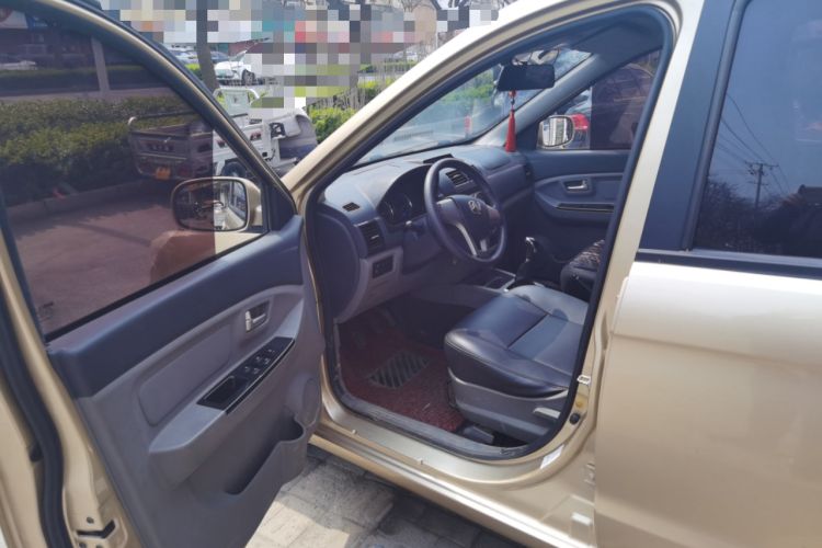 Used BAIC Weiwang M20 2014 1.5L Basic Version DAM15DL Driver Seat