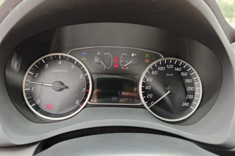 Used Nissan Sylphy 2019 1.6XV CVT Smart Connect Luxury Edition China VI Standard Instrument Cluster