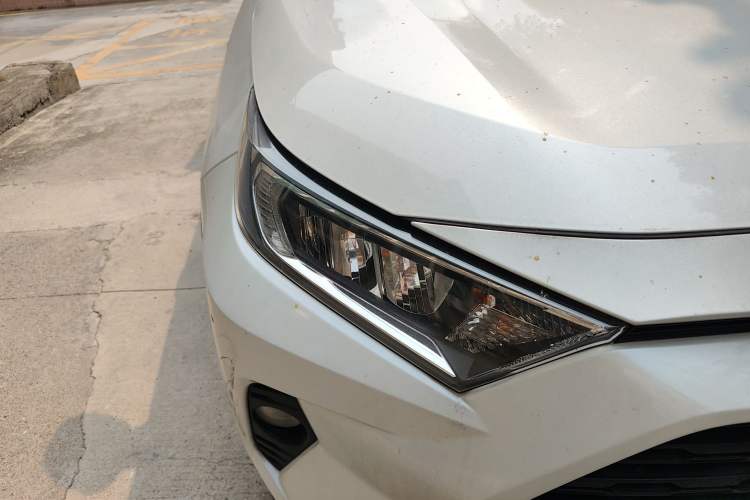 Used Toyota RAV4 2020 Dual-Engine 2.5L E-CVT Two-Wheel Drive Elite Edition Right Front Headlight