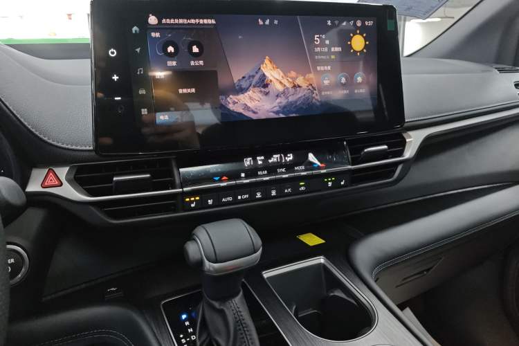 Used Toyota SIENNA 2026 Model 2.5L Dual-Engine Four-Wheel-Drive Prestige Edition Audio And AC Panel