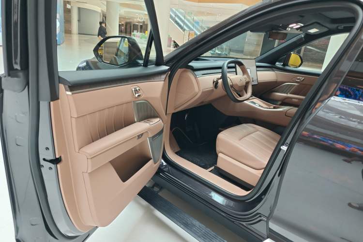 Used ONVO Luxeed L90 2025 Model—Ultra Six-Seater Version
