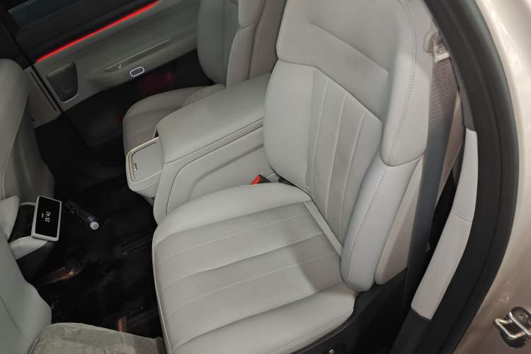 Used Nio ES8 2023 75 kWh Executive Edition
