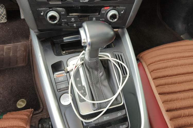 Used Audi Q5 2017 Plus 40 TFSI Technology Model Gear Lever