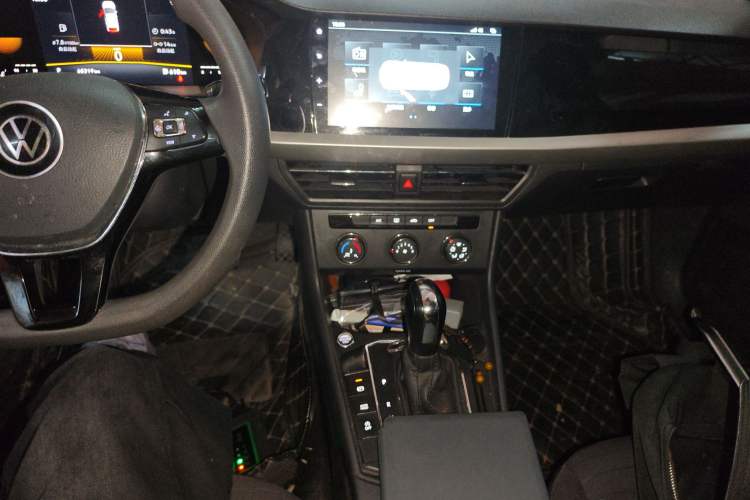 Used Volkswagen Lavida 2022 1.5L Automatic Vision Edition Audio And AC Panel