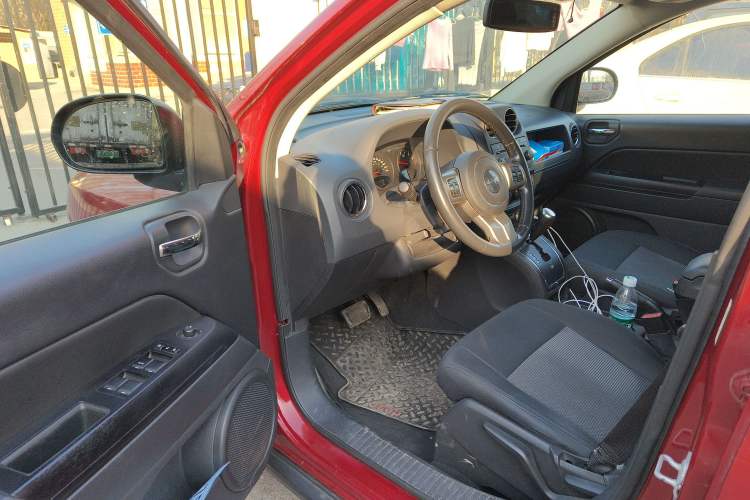 Used Jeep Compass 2012 2.4L four-wheel-drive sport version