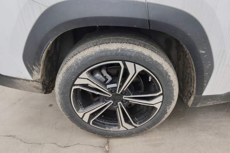 Used Geely Galaxy L7 2023 1.5T 115 km Starship Right Rear Wheel Hub