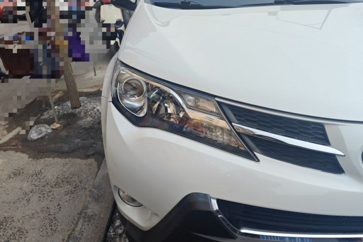 Used Toyota RAV4 2015 2.0L CVT Two-Wheel Drive Fashion Edition Right Front Headlight